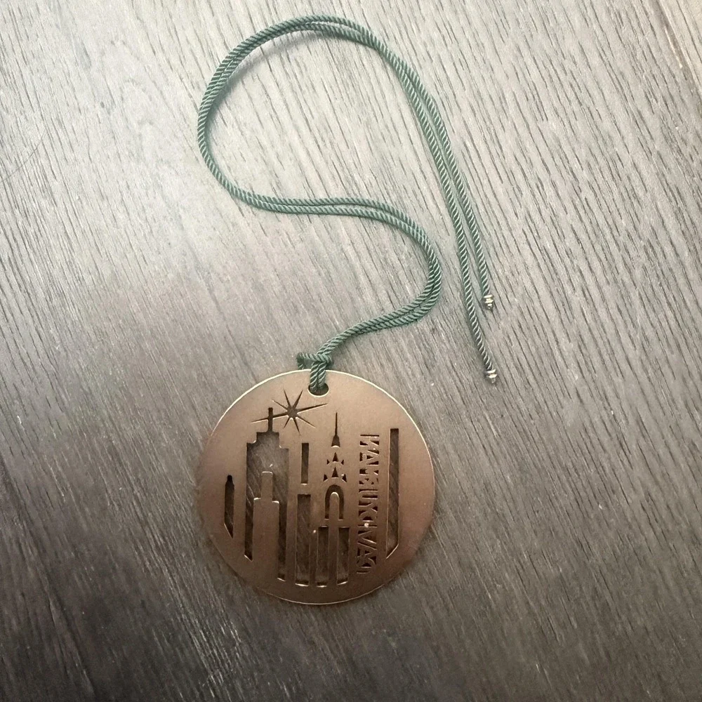 David Yurman Gold Metal‎ NYC Skyline Bauble Ornament Green Cord Christmas Tree